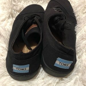 Toms lace up shoes